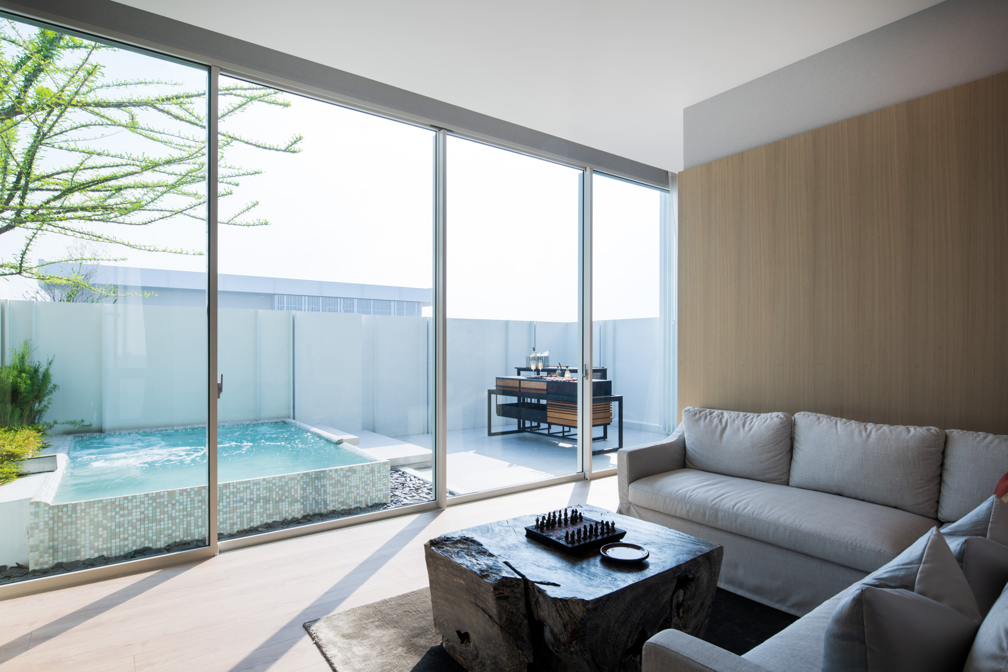 leek Framed Glass Look - Tostem India 